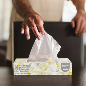 Kleenex, seguros, refrescos e internet más caros: empresas trasladan costos y aumentan precios en México